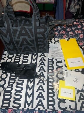 Marc Jacob’s the outline monogram SMALL tote bag